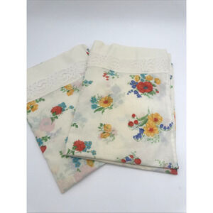 2 Vintage White Floral Lace Stevens Utica Pillowcases EUC